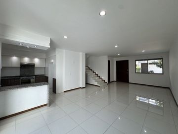 Espectacular casa en Venta, Los Almendros Residencia
