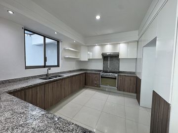 Espectacular casa en Venta, Los Almendros Residencia