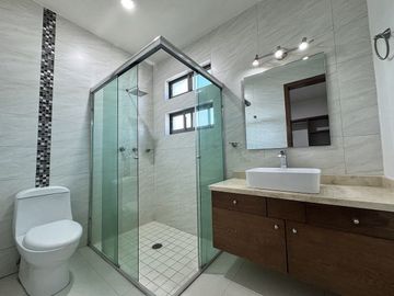 Espectacular casa en Venta, Los Almendros Residencia