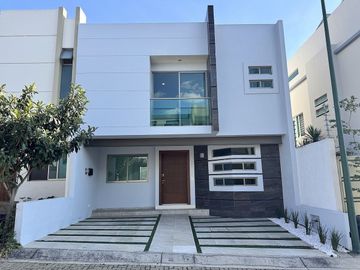 Espectacular casa en Venta, Los Almendros Residencia