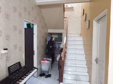 Rumah Siap Huni Posisi Hook di Harapan Indah Bekasi