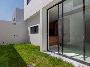 Casa de 5 recamaras Solares Altanza Zona Real
