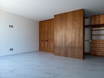 Casa de 5 recamaras Solares Altanza Zona Real