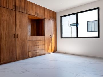 Casa de 5 recamaras Solares Altanza Zona Real