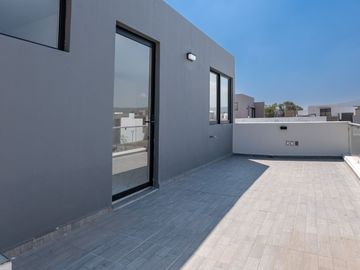 Casa de 5 recamaras Solares Altanza Zona Real
