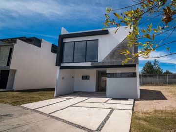 Casa de 5 recamaras Solares – Altanza Zona Real