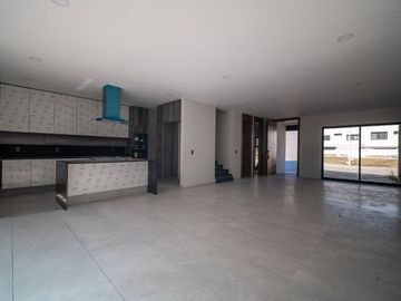 Casa de 5 recamaras Solares – Altanza Zona Real