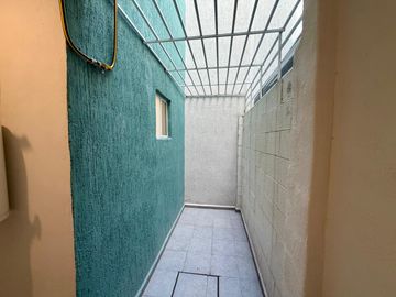 DEPARTAMENTO EN PLANTA BAJA CON TERRAZA Y ACCESO SEGURO, VILLAS DEL REFUGIO, QRO.