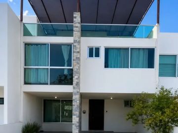 Casa en venta en Lucepolis lll Queretaro de Remate Bancario