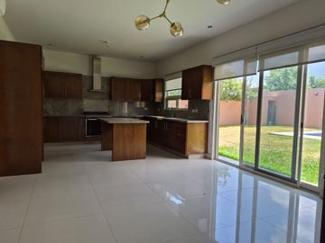 Casa en Renta Colonia los Azulejos (Sierra Alta) Monterrey, Nuevo León