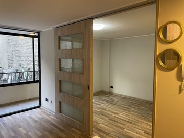 METRO TOESCA - MODERNO DEPARTAMENTO EN ARRIENDO CON BODEGA - 1 DORMITORIO 1 BAÑO