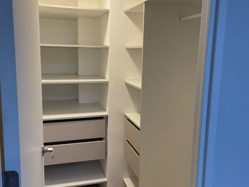 METRO TOESCA - MODERNO DEPARTAMENTO EN ARRIENDO CON BODEGA - 1 DORMITORIO 1 BAÑO