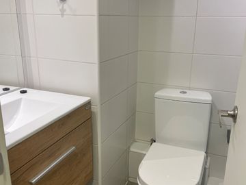 METRO TOESCA - MODERNO DEPARTAMENTO EN ARRIENDO CON BODEGA - 1 DORMITORIO 1 BAÑO
