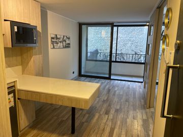 METRO TOESCA - MODERNO DEPARTAMENTO EN ARRIENDO CON BODEGA - 1 DORMITORIO 1 BAÑO
