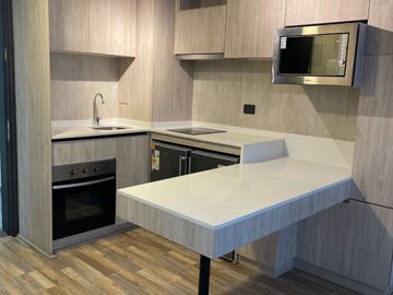 METRO TOESCA - MODERNO DEPARTAMENTO EN ARRIENDO CON BODEGA - 1 DORMITORIO 1 BAÑO