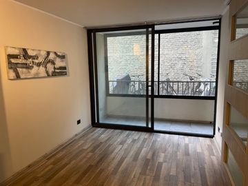 METRO TOESCA - MODERNO DEPARTAMENTO EN ARRIENDO CON BODEGA - 1 DORMITORIO 1 BAÑO
