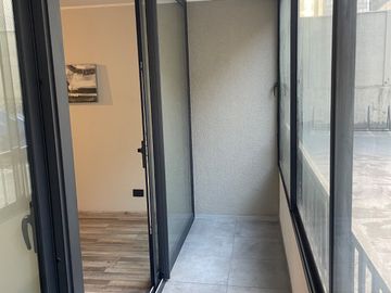 METRO TOESCA - MODERNO DEPARTAMENTO EN ARRIENDO CON BODEGA - 1 DORMITORIO 1 BAÑO