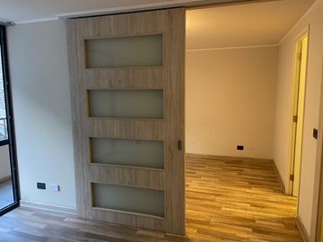 METRO TOESCA - MODERNO DEPARTAMENTO EN ARRIENDO CON BODEGA - 1 DORMITORIO 1 BAÑO