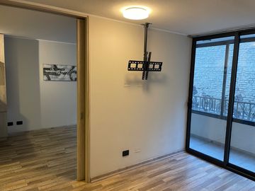 METRO TOESCA - MODERNO DEPARTAMENTO EN ARRIENDO CON BODEGA - 1 DORMITORIO 1 BAÑO