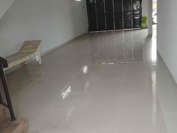 Disewakan Kembali Dan (Owner Butuh Cepat Tersewa) 2 Unit Ruko Gandeng Siap Pakai Di Jalan Raya Narogong, Bekasi