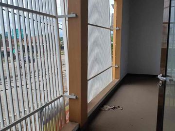 Disewakan Kembali Dan (Owner Butuh Cepat Tersewa) 2 Unit Ruko Gandeng Siap Pakai Di Jalan Raya Narogong, Bekasi