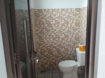Disewakan Kembali Dan (Owner Butuh Cepat Tersewa) 2 Unit Ruko Gandeng Siap Pakai Di Jalan Raya Narogong, Bekasi