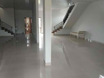 Disewakan Kembali Dan (Owner Butuh Cepat Tersewa) 2 Unit Ruko Gandeng Siap Pakai Di Jalan Raya Narogong, Bekasi