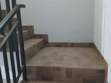Disewakan Kembali Dan (Owner Butuh Cepat Tersewa) 2 Unit Ruko Gandeng Siap Pakai Di Jalan Raya Narogong, Bekasi