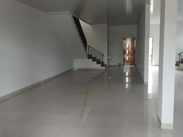 Disewakan Kembali Dan (Owner Butuh Cepat Tersewa) 2 Unit Ruko Gandeng Siap Pakai Di Jalan Raya Narogong, Bekasi