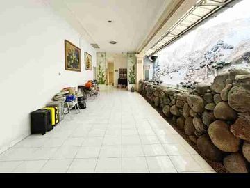 Dijual Rumah Strategis di Jalan Anjasmoro Surabaya Pusat