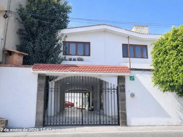 CONSULTORIOS EN RENTA ZONA NORTE LEON GTO JARDINES DEL MORAL A 10 MIN DE PLAZA MAYOR.