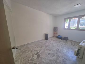 CONSULTORIOS EN RENTA ZONA NORTE LEON GTO JARDINES DEL MORAL A 10 MIN DE PLAZA MAYOR.