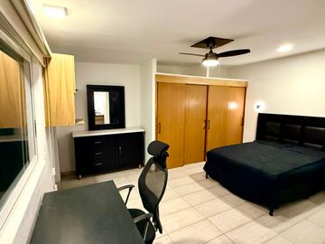 Habitación amueblada independiente con baño y cocineta en renta en Las Fuentes, Zapopan