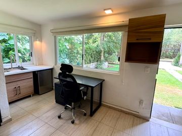 Habitación amueblada independiente con baño y cocineta en renta en Las Fuentes, Zapopan
