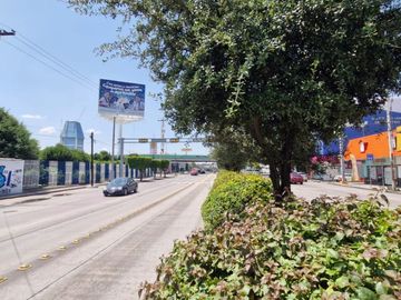 Terreno con vocación comercial muy céntrico.