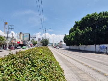 Terreno con vocación comercial muy céntrico.
