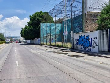 Terreno con vocación comercial muy céntrico.