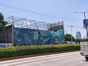 Terreno con vocación comercial muy céntrico.