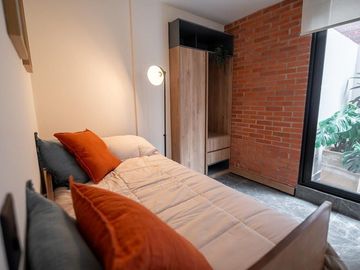 DEPARTAMENTO EN VENTA TOTALMENTE AMUEBLADO CON TERRAZA PRIVADA