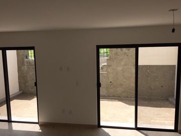 RENTA CASA EN ZIBATA, COND. SAMARE II,3 recamaras, 2.5 baños,closets,amenidades
