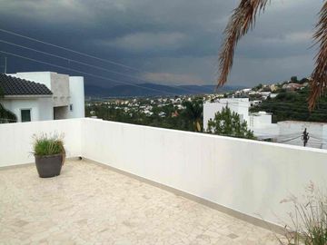casa en renta en gran jardín con cuarto de juegos