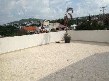 casa en renta en gran jardín con cuarto de juegos