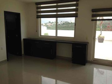 casa en renta en gran jardín con cuarto de juegos