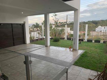 casa en renta en gran jardín con cuarto de juegos