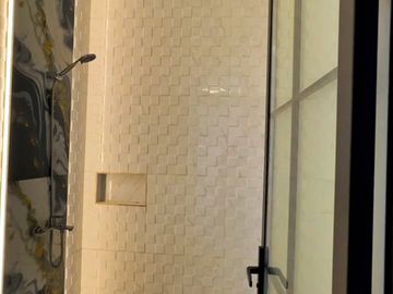 Furnished, Luas 101 m2  , Cluster Rumah Baru (Hook), Dekat Grand Wisata
