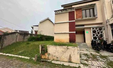 Dijual rumah hook di PEARL GARDEN Cimanggis jual cepat
