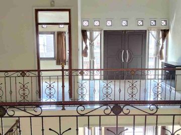 Rumah 2 lantai bisa kantor di sayap reog Turangga Buahbatu