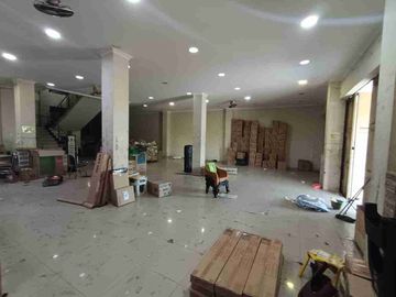 Disewakan Ruko Gandeng 3lt di jalan utama Agus Salim, Bekasi