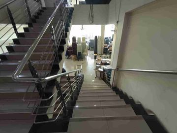 Disewakan Ruko Gandeng 3lt di jalan utama Agus Salim, Bekasi