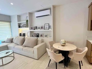 DEPARTAMENTO AMUEBLADO EN RENTA EN ZONA TECNOLÓGICO, FRENTE AL PARQUE.